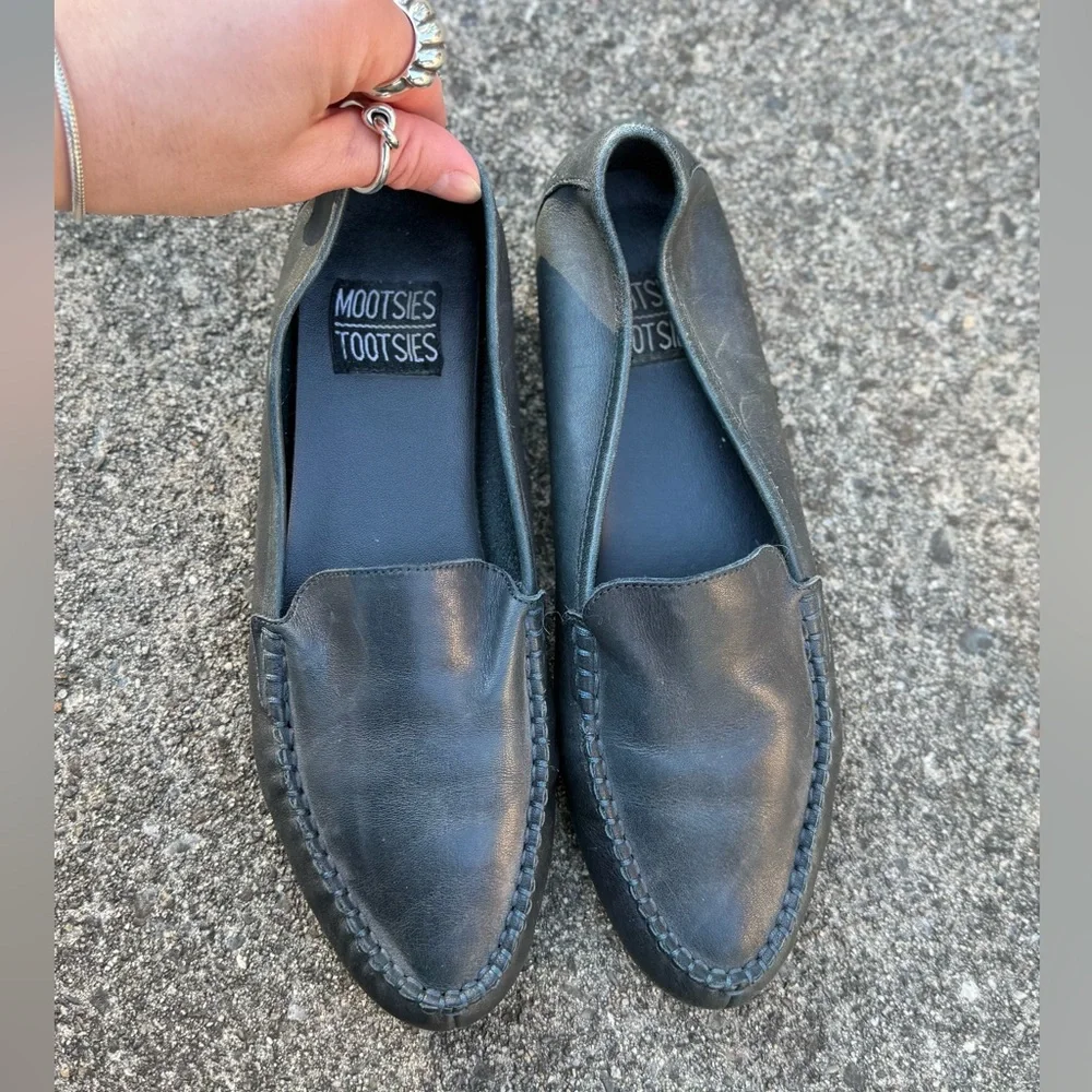 Mootsies Tootsies Black Leather Slip-On Loafers women’s size 8